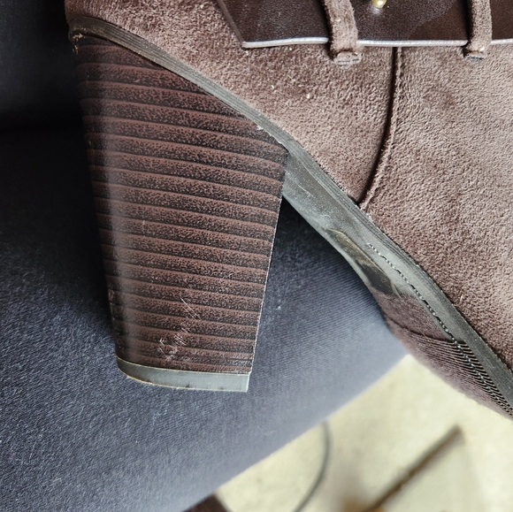 Size 10 Brown Ultra Suede 3.5 inch heel boots. - Picture 7 of 8
